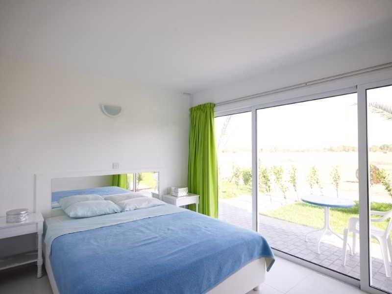 Айя-Напа: So Shine Aparthotel