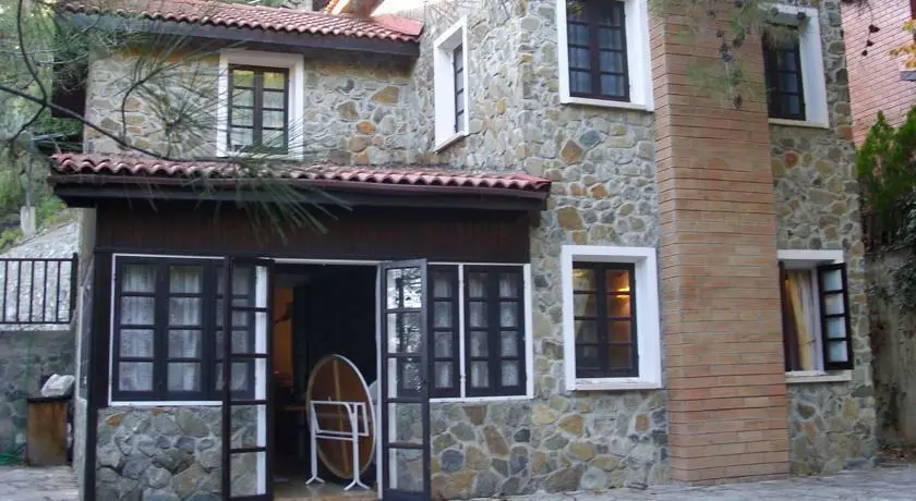 Платрес: Platres Stone House