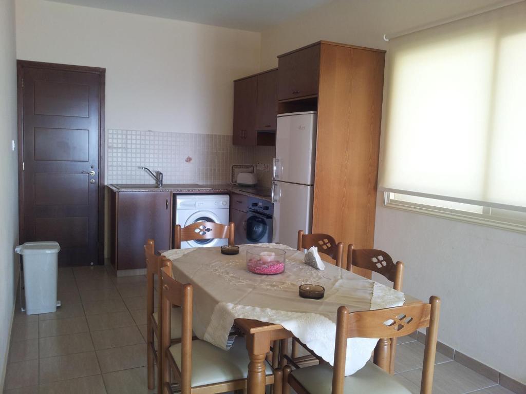 Писсури: Lazaros Pissouri Apartments