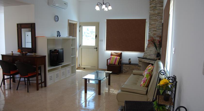 Писсури: The Old Olive Tree House