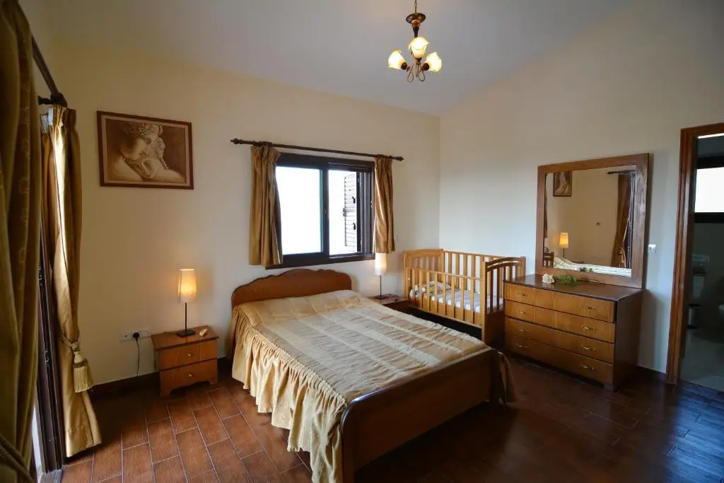 Помос: Kalli Villa