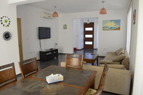 Лимассол: Fleur De Mer Villa in Hi-Tech Style