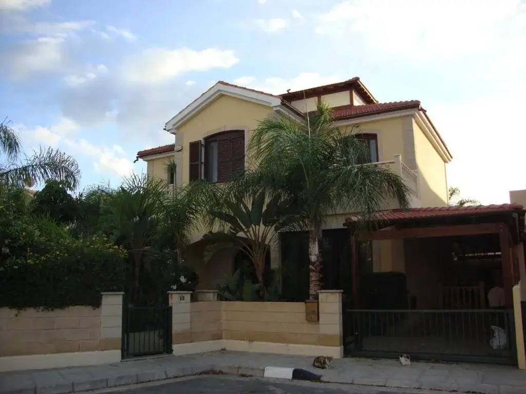 Ларнака: Nefeli Gardens Villa