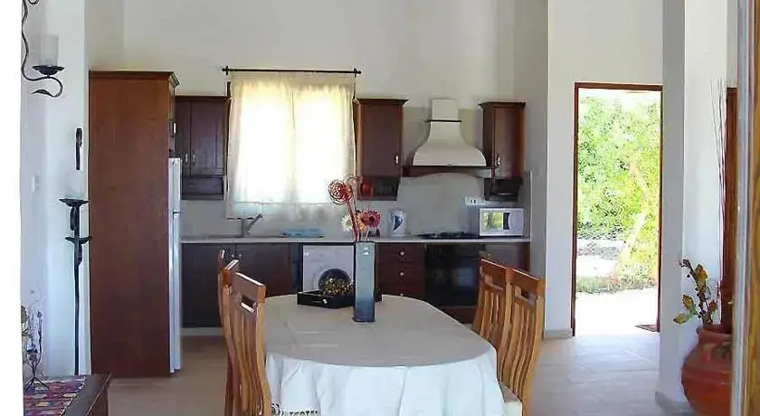 Пейя: Villa Karydia