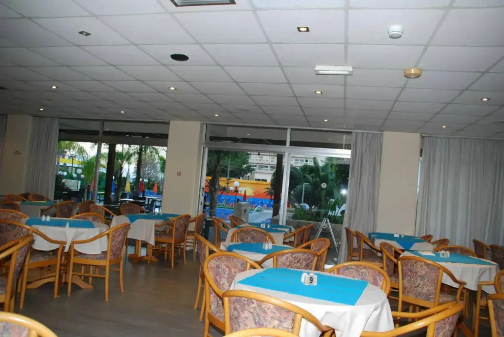 Агиос Тихонас: The Caravel Hotel