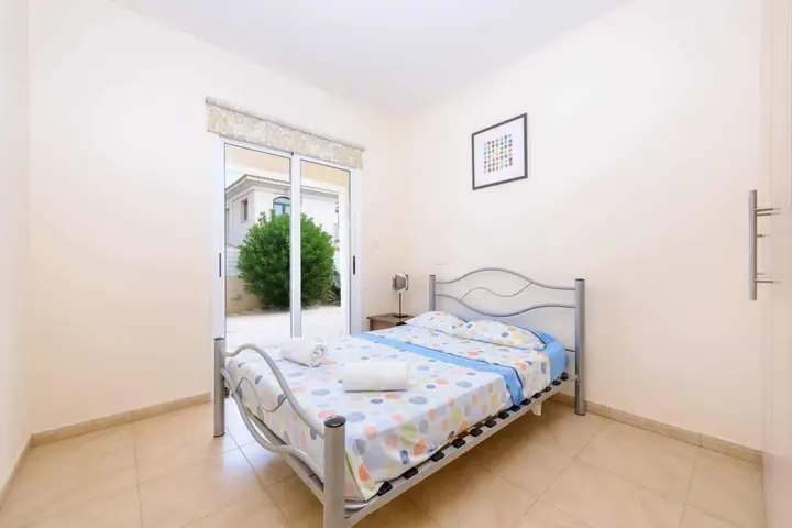 Паралимни: Villa Hannah
