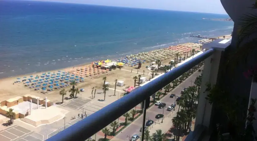 Ларнака: Larnaca Marina Seafront Penthouse