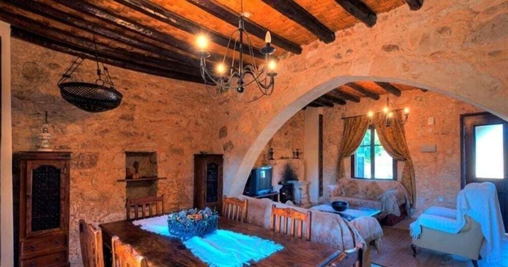 Нео Хорио: Friday's House