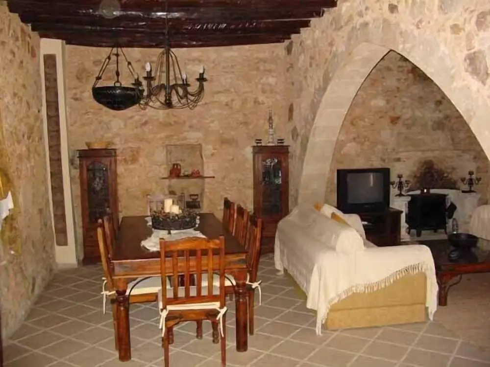 Нео Хорио: Friday's House
