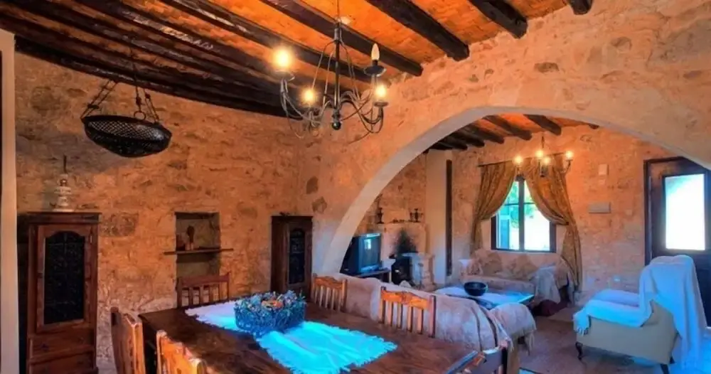Нео Хорио: Friday's House