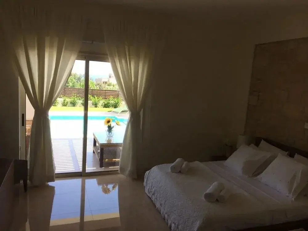 Нео Хорио: Paradise Latchi Villa
