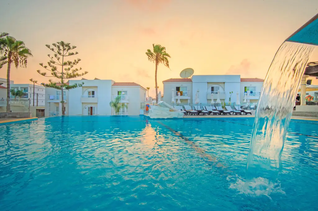 Айя-Напа: New Famagusta Hotel&Suites