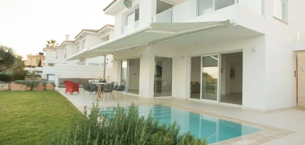 Протарас: Villa Scarlet
