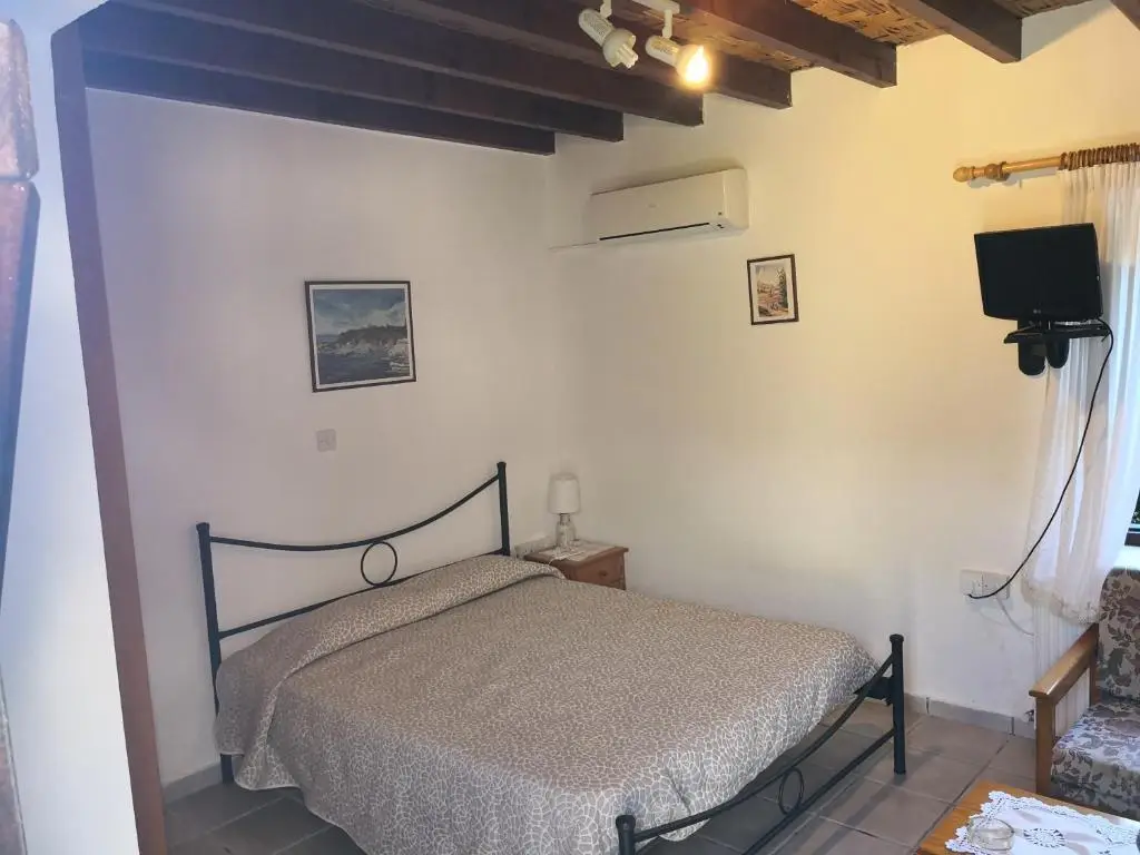 Гоуди: Spanos House