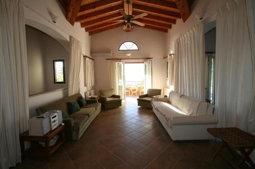 Айя-Марина Хрисохус: Pomos Villa