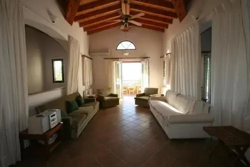 Айя-Марина Хрисохус: Pomos Villa