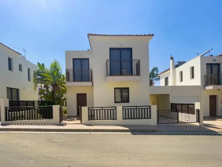Паралимни: Fotini Villa