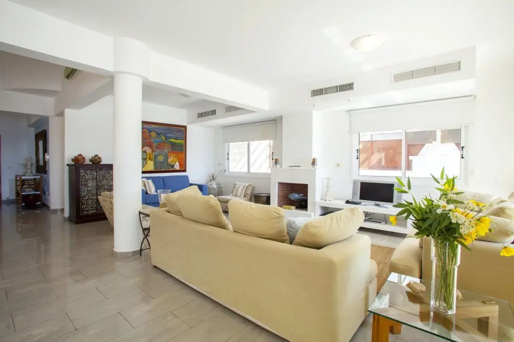 Перволия: Sunset Beachfront Villa Meneou