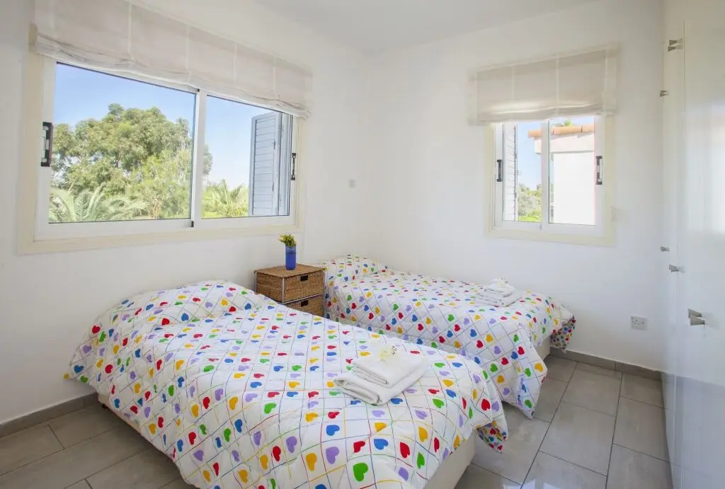 Перволия: Sunset Beachfront Villa Meneou