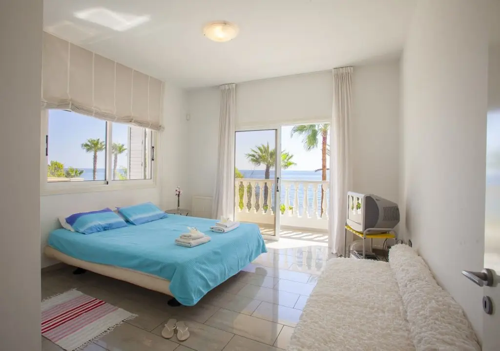 Sunset Beachfront Villa Meneou — фото 1