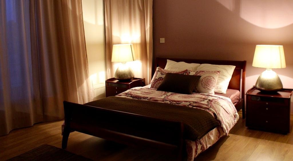 Агиа-Варвара: H B&B