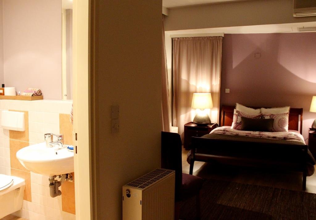 Агиа-Варвара: H B&B