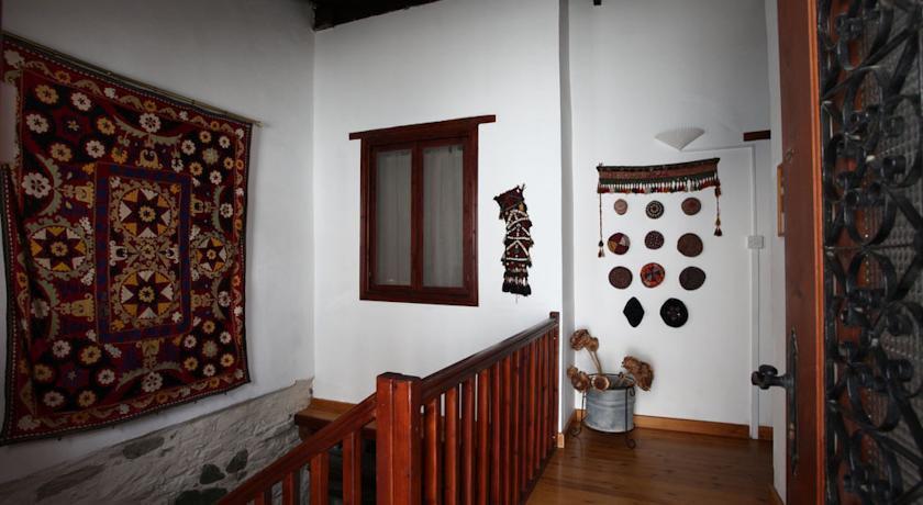 Какопетрия: Dorina Cottage