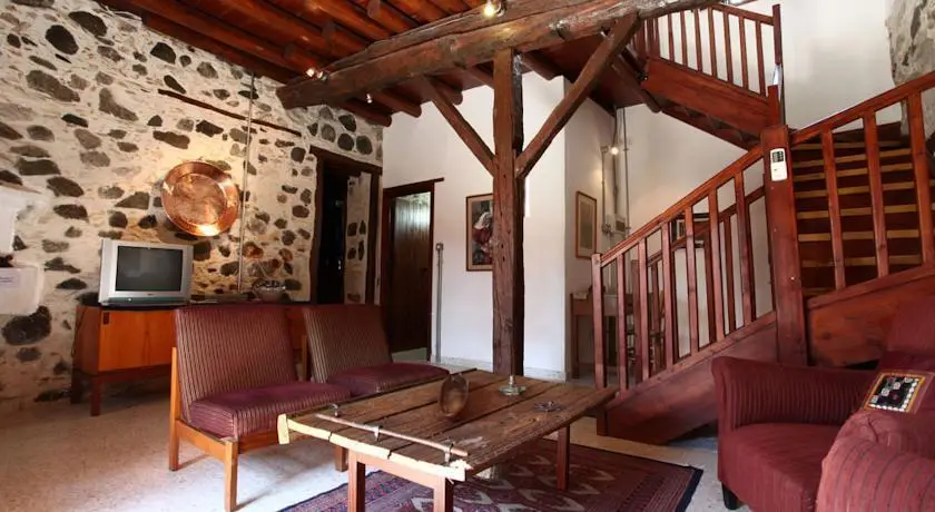 Какопетрия: Dorina Cottage