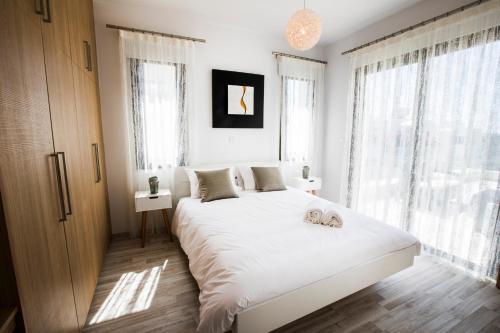 Хлорака: Golden Villas