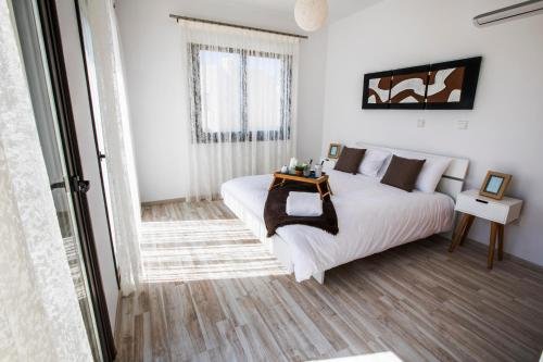 Хлорака: Golden Villas