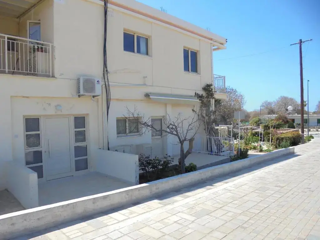 Пафос: Niki Court Holiday Apartments