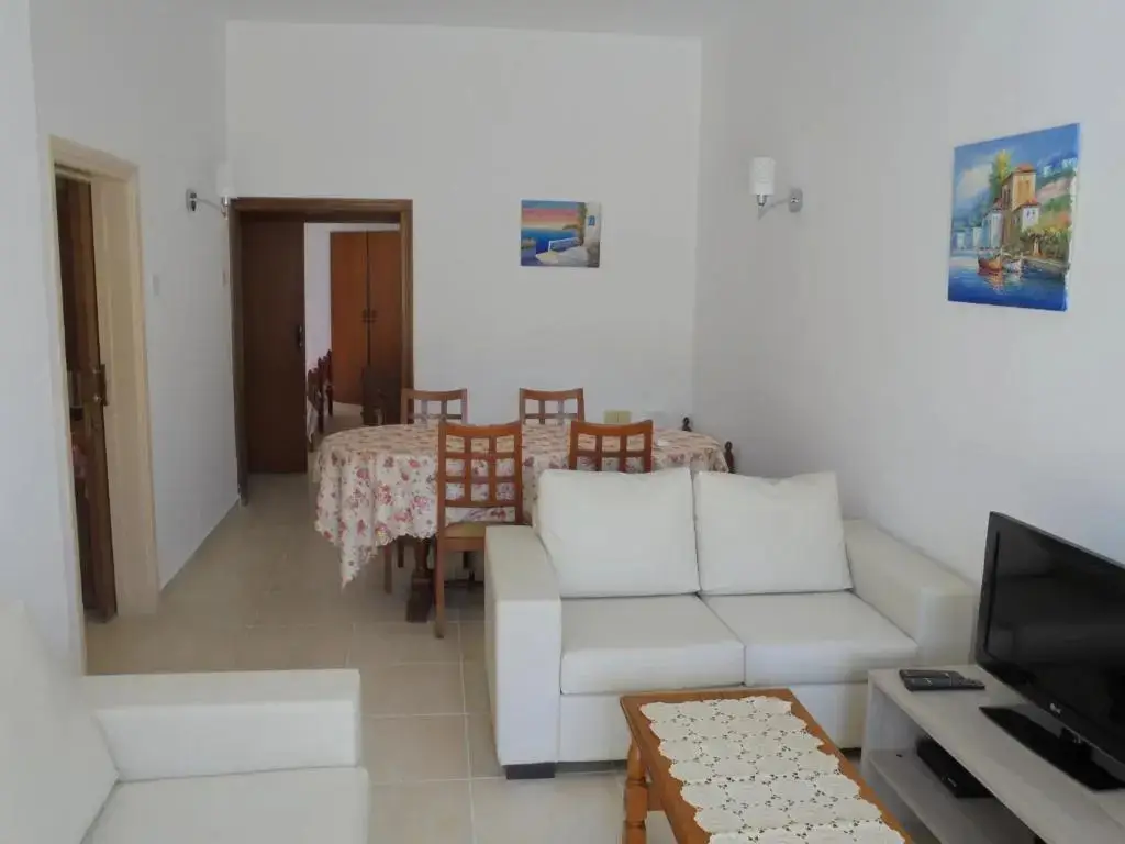Пафос: Niki Court Holiday Apartments