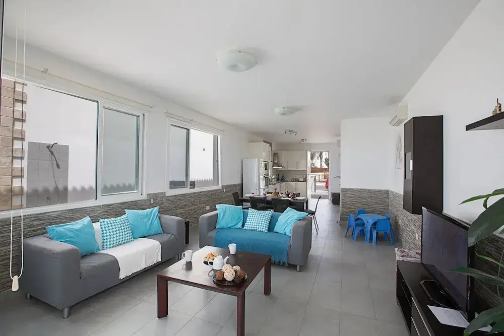 Айя-Напа: Sea front Villa Dagi (Gorgona Complex, Ayia Napa)