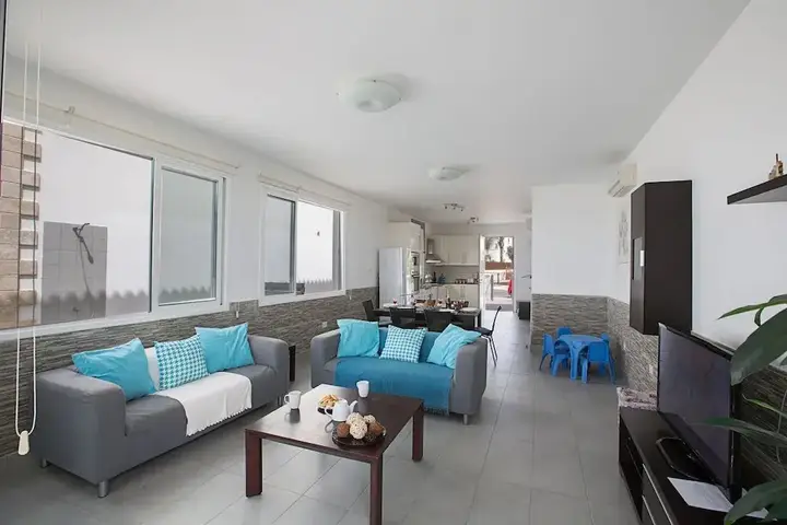 Айя-Напа: Sea front Villa Dagi (Gorgona Complex, Ayia Napa)