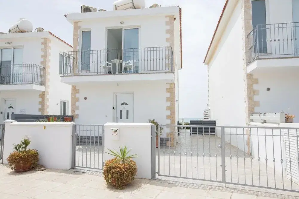 Sea front Villa Dagi (Gorgona Complex, Ayia Napa) — фото 1
