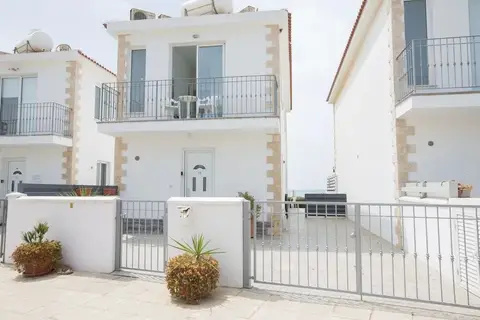Sea front Villa Dagi (Gorgona Complex, Ayia Napa) — фото 1