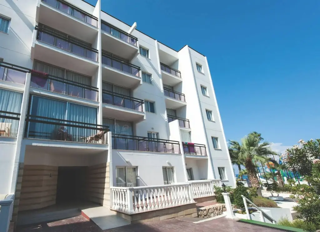 Marlita Beach Hotel Apartments — фото 1