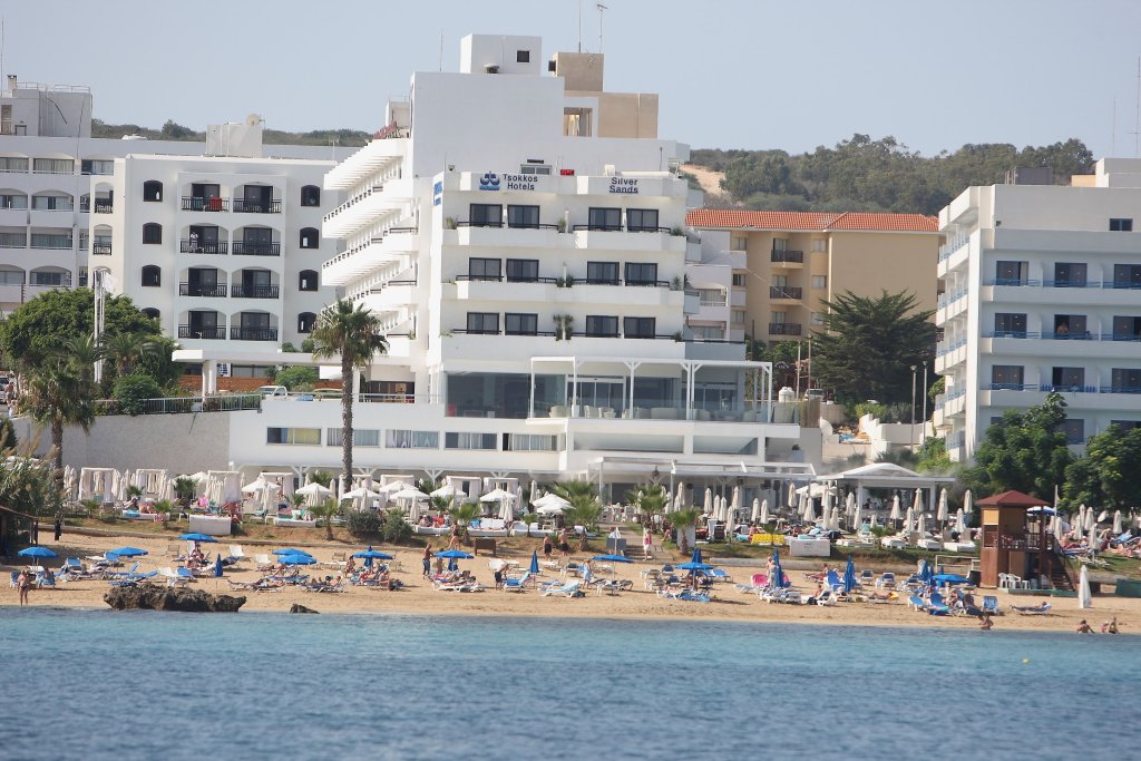 Silver Sands Beach Hotel — фото 1