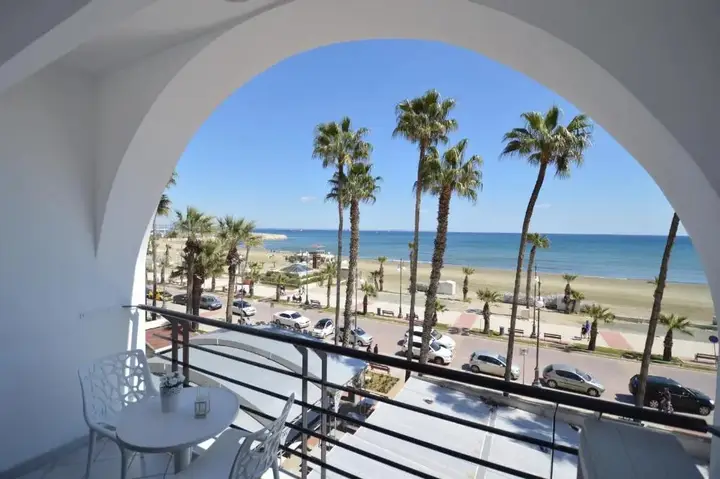 Ларнака: Krasas Beach Apartment Rentals