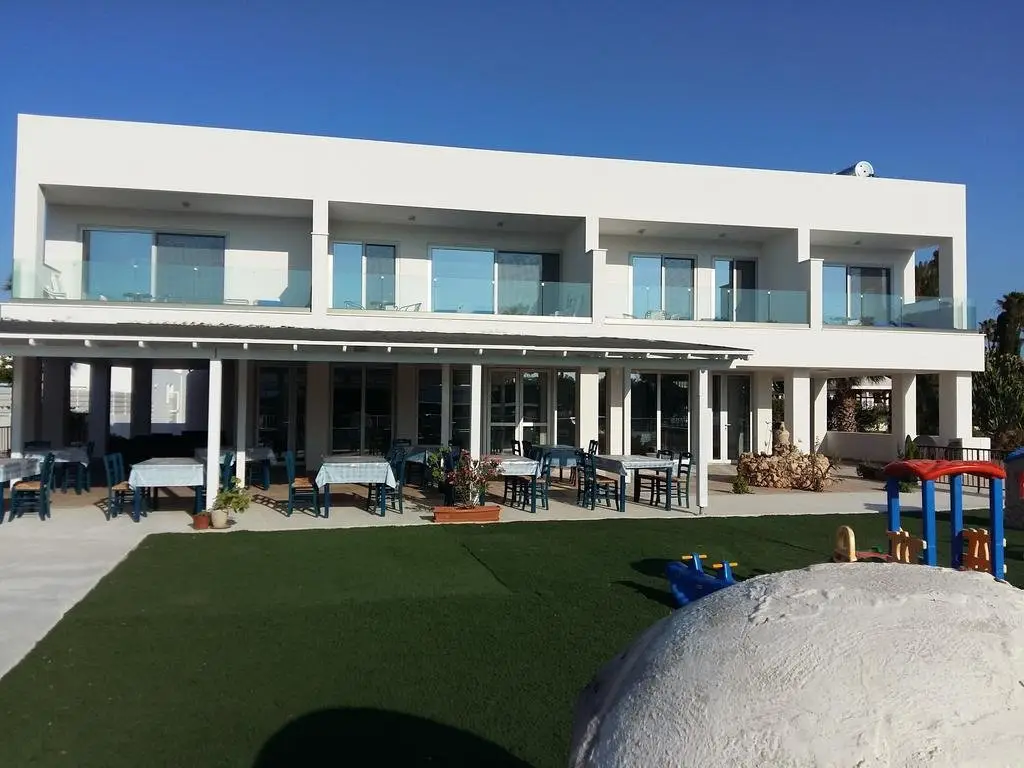 Christopher's Sandy Beach Suites — фото 1