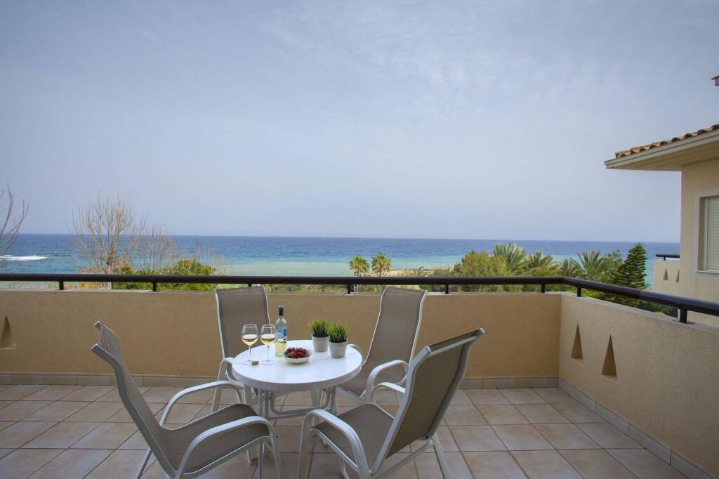Протарас: Alia Seafront Suite