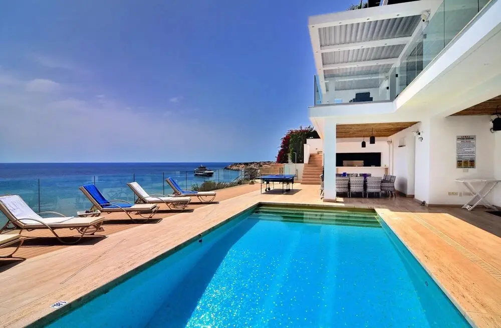 Пейя: Water's Edge Villa
