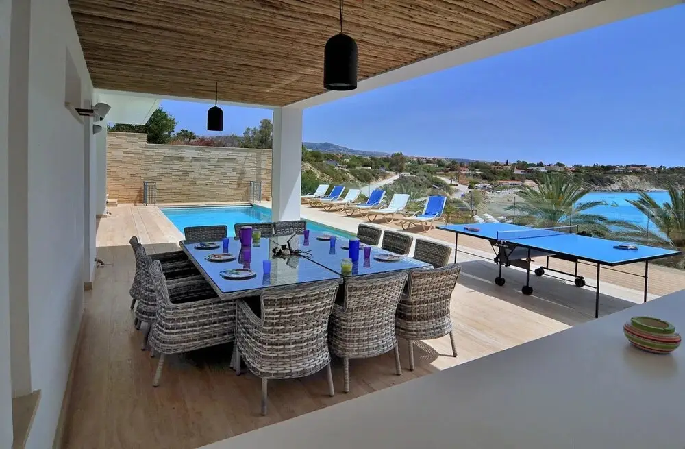 Пейя: Water's Edge Villa
