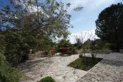 Като-Дрис: Garden Kamara House