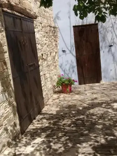 Като-Дрис: Garden Kamara House