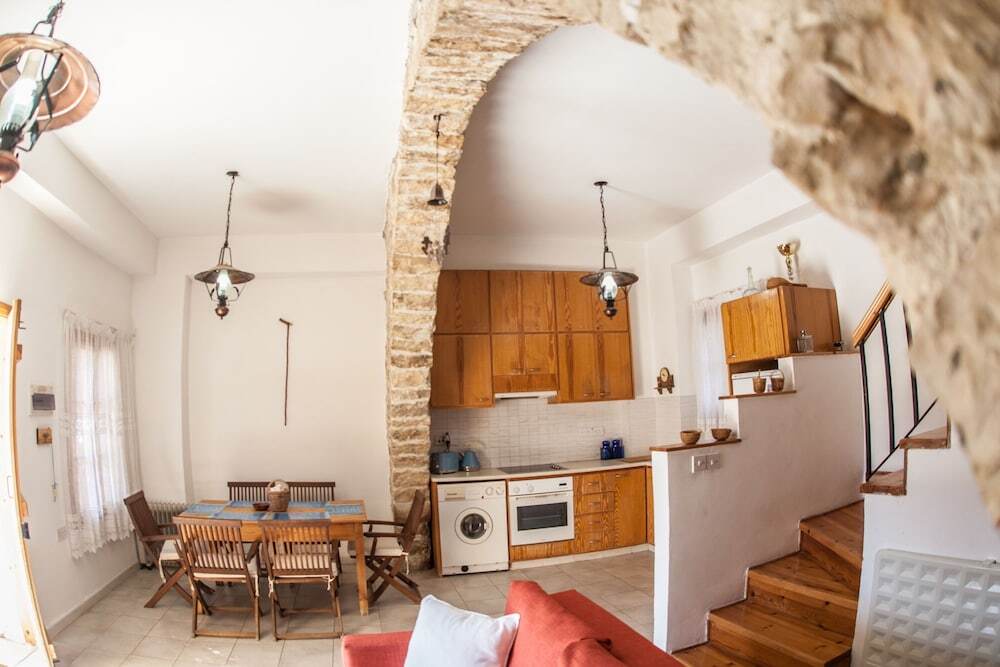 Какопетрия: Angeli's Traditional Village House