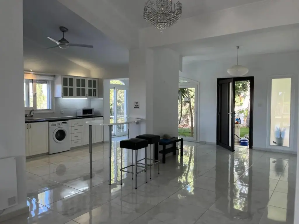 Пейя: Villa Neyla Four bedroom Beach front Coral Bay