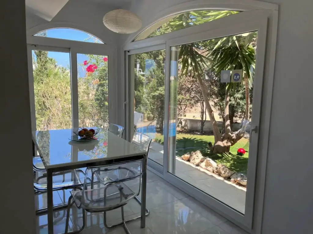 Пейя: Villa Neyla Four bedroom Beach front Coral Bay