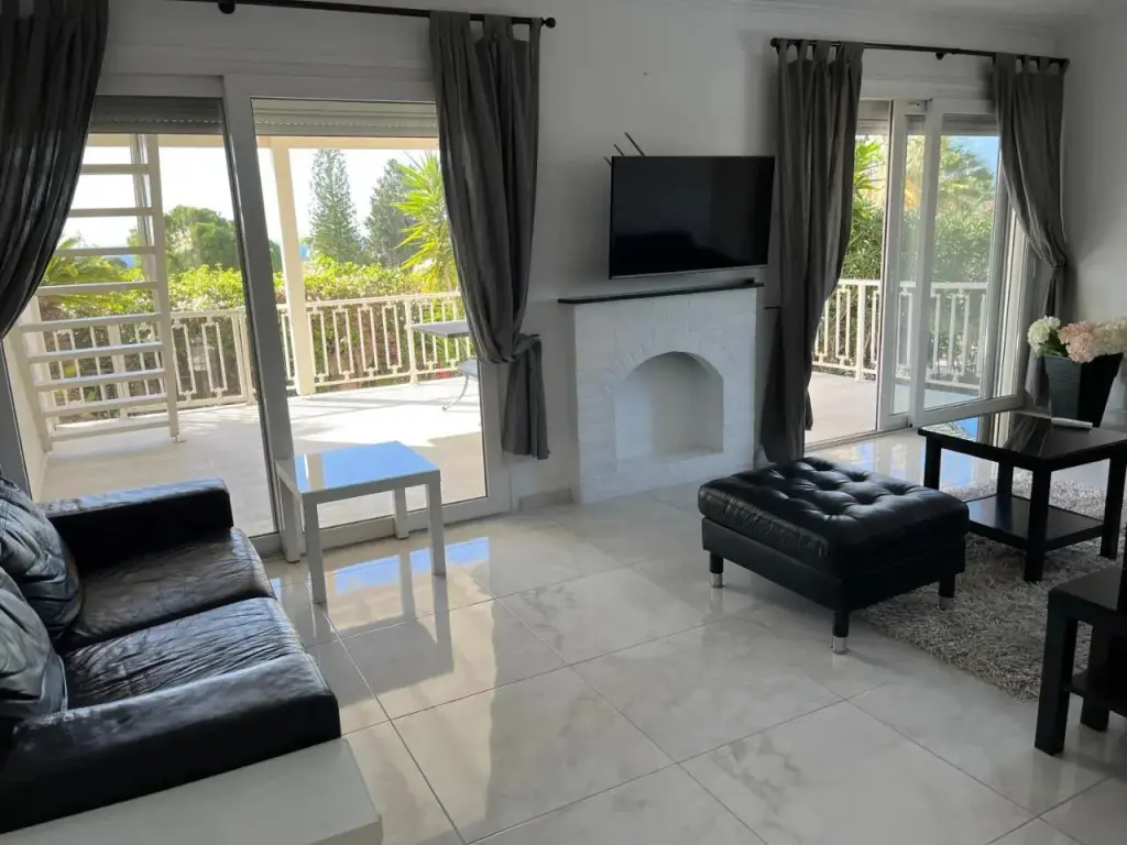 Пейя: Villa Neyla Four bedroom Beach front Coral Bay