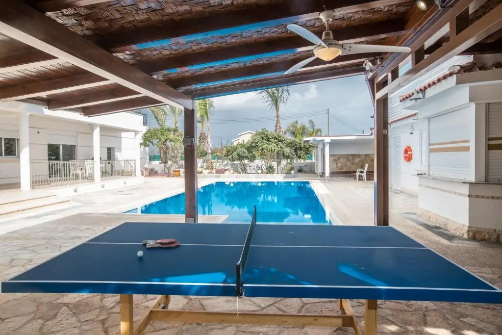 Паралимни: Papas Family Villa With Private Pool Wheelchair Accessible